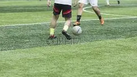 温志军携手现役球员共探盲人足球魅力